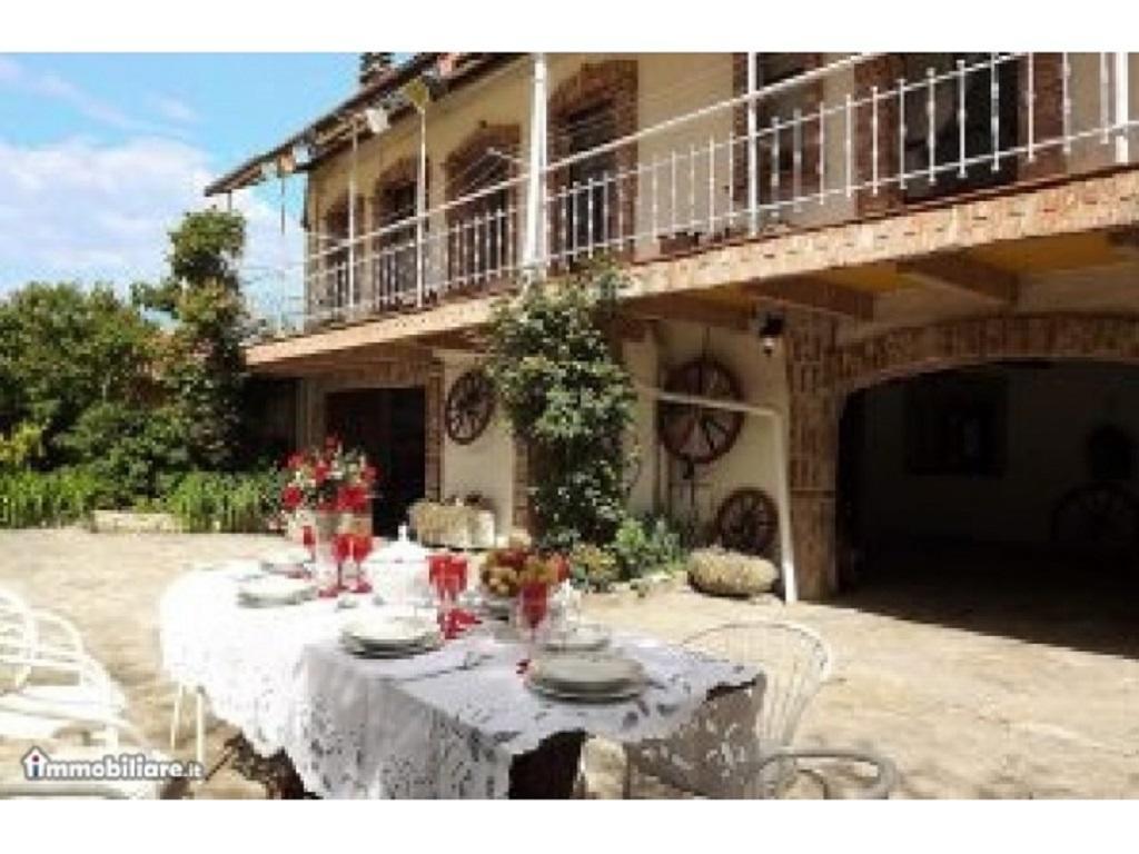 B&B I Colori Dell'Arcobaleno Belvedere Langhe Exterior foto